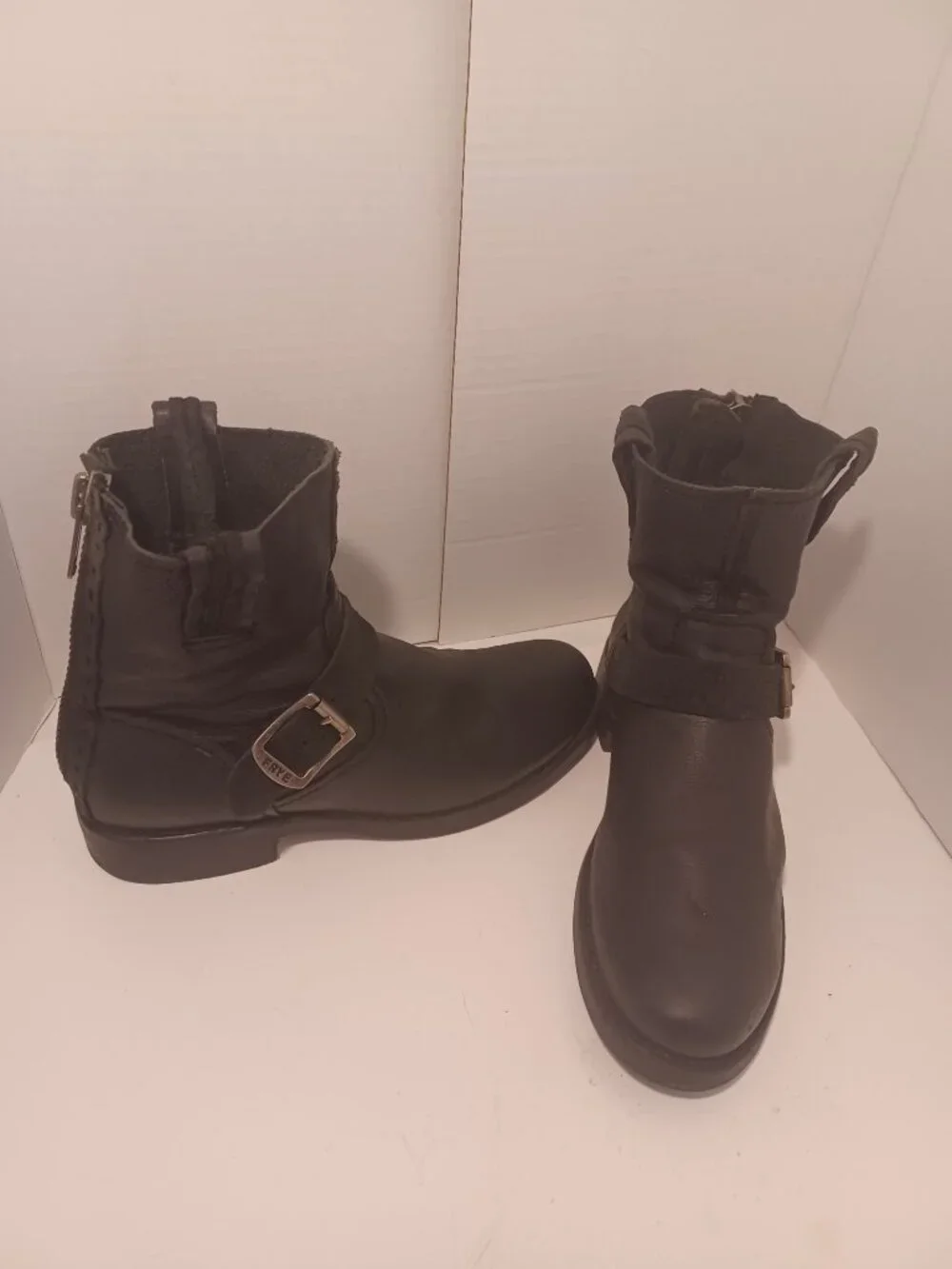 FRYE BLACK LEATHER ANKLE BOOT SIZE 7.5b